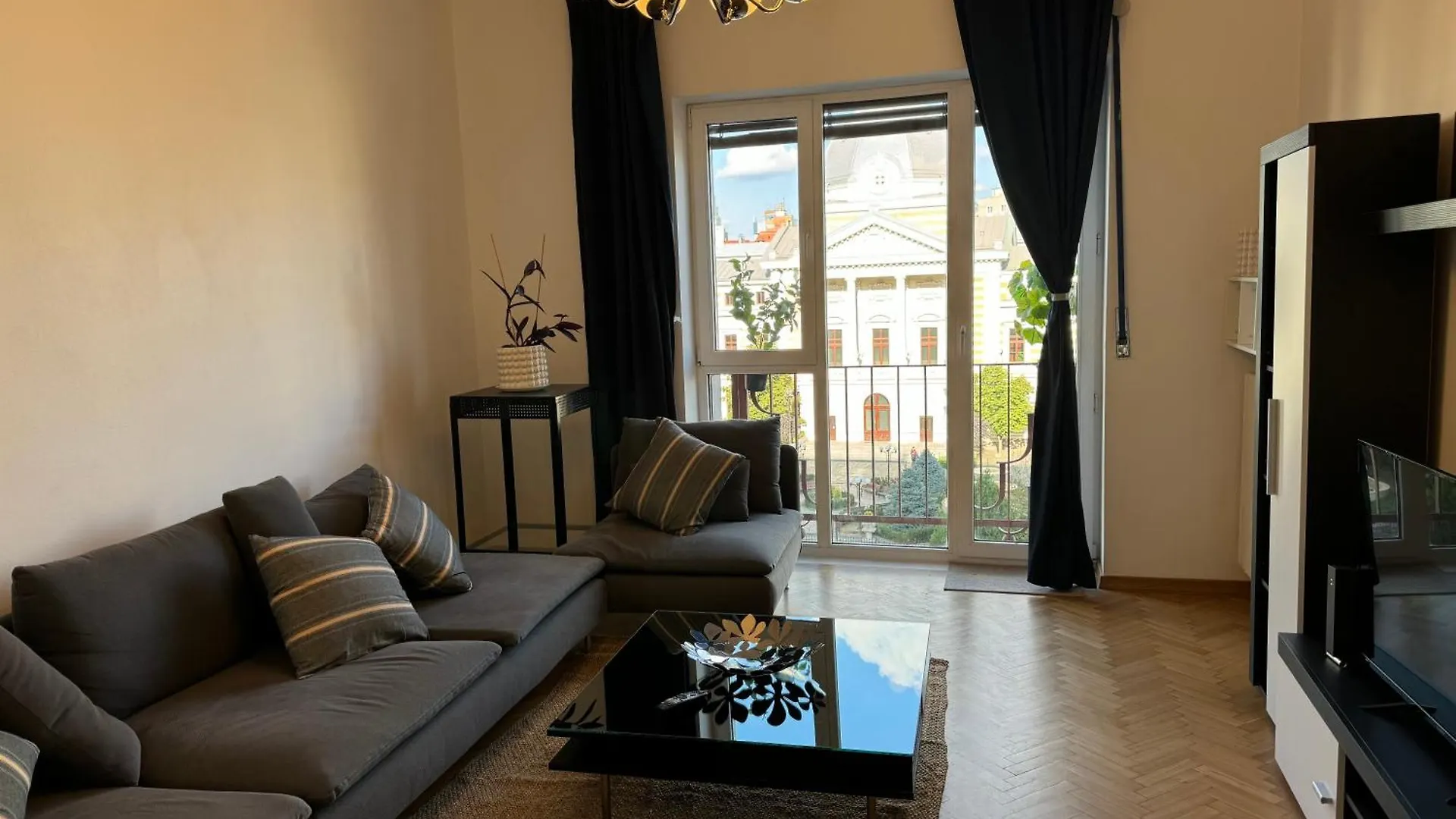 Airy & Beautiful Downtown Apartment 부쿠레슈티 루마니아