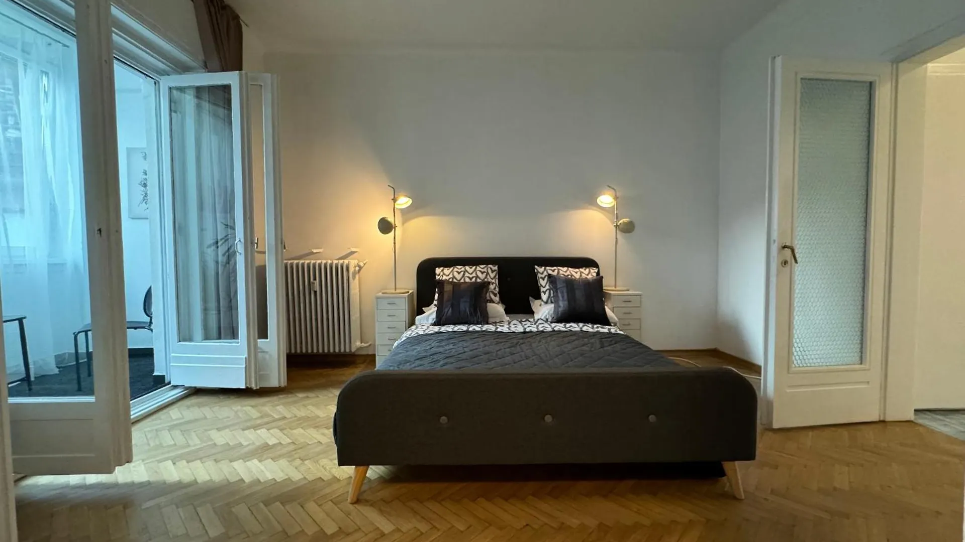 Airy & Beautiful Downtown Apartment Bukarest