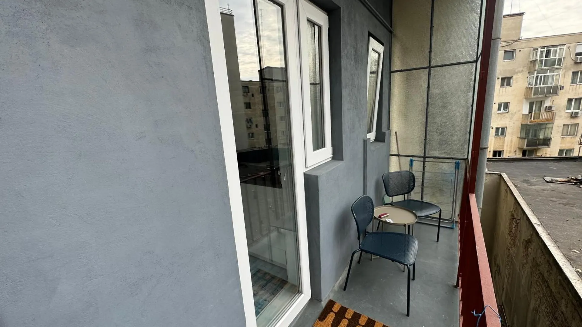 Airy & Beautiful Downtown Apartment Bukarest