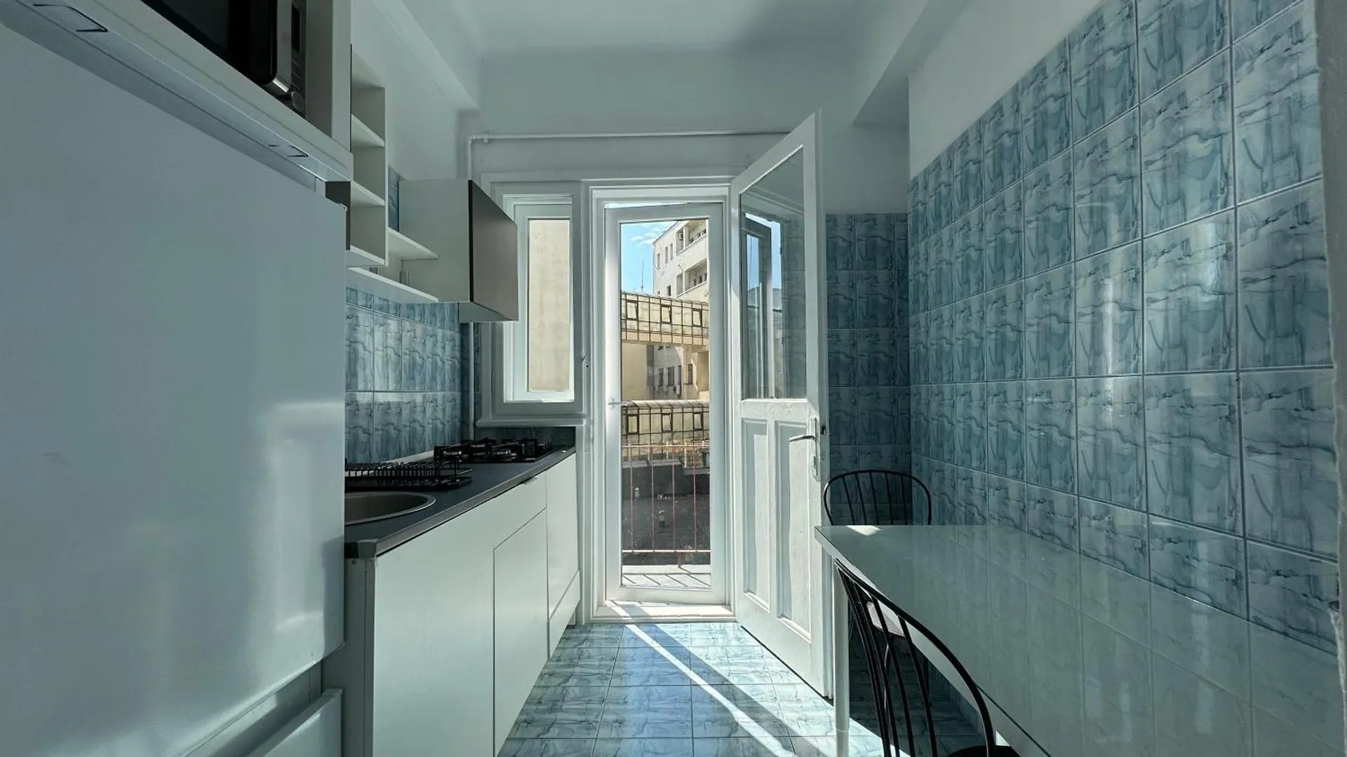 Airy & Beautiful Downtown Apartment Bucharest
