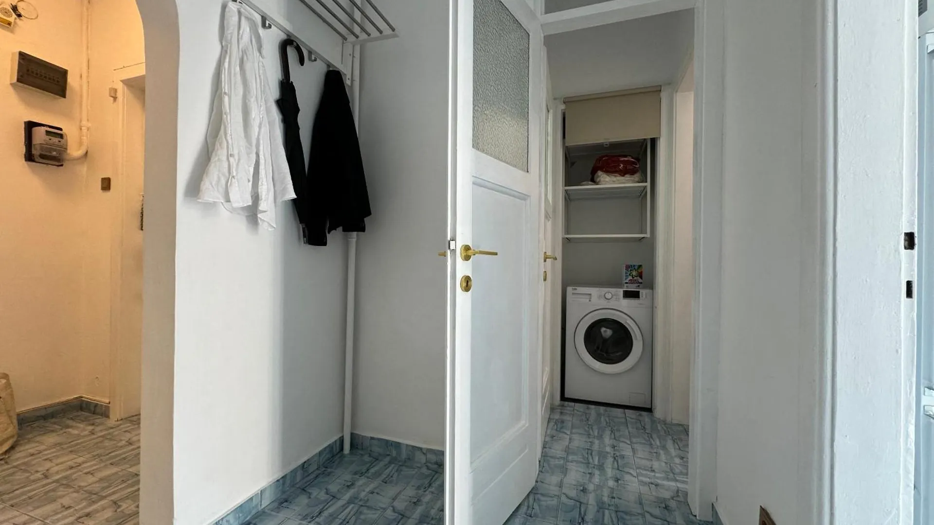 Airy & Beautiful Downtown Apartment Bucharest 0*,